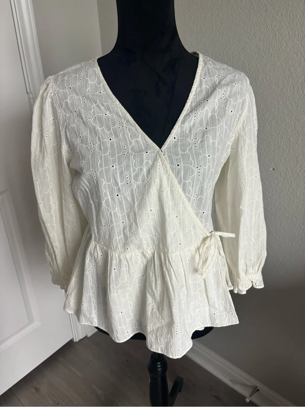 Madewell Embroidered Eyelet Puff-Sleeve Peplum Wrap size Medium